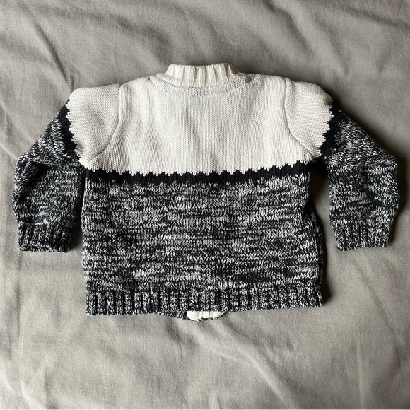 Carter’s 9 mo. Reindeer Sweater in black and white - Picture 4 of 6